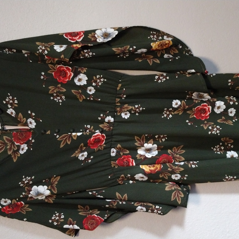 SIMPLEE FLORAL DRESS - Picture 3 of 11